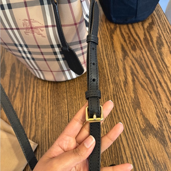 BURBERRY HAYMARKET CHECK COLOURS LORNE BUCKET CROSSBODY - Picture 13 of 14